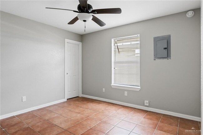 Building Photo - 18 Angus St