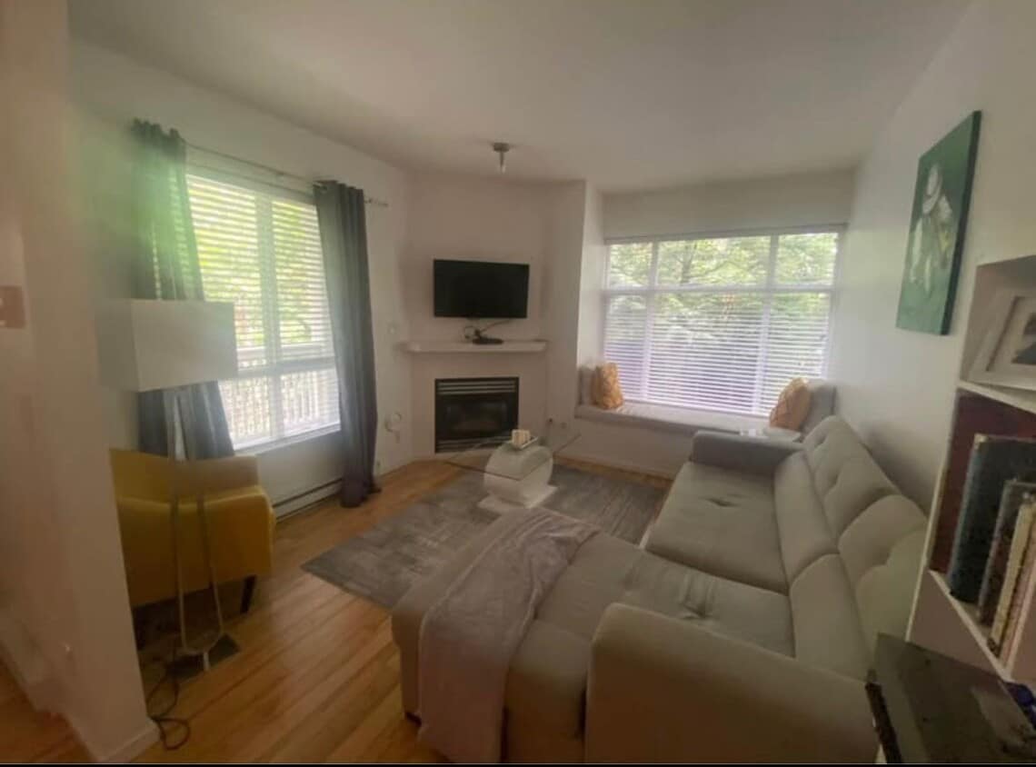 Living Room - 6893 Prenter St