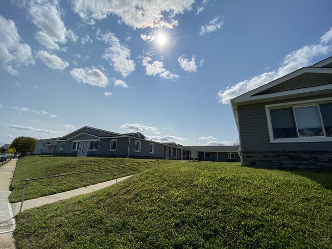 Building Photo - 501 Lake Ter