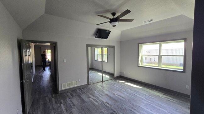Building Photo - 10190 Doolittle Dr