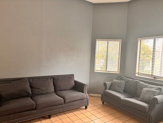 Foto del edificio - 3221 Helen St