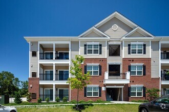 Building Photo - 527 Stallion Cir W