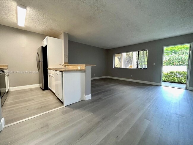 Building Photo - 1808 Meadows Cir W