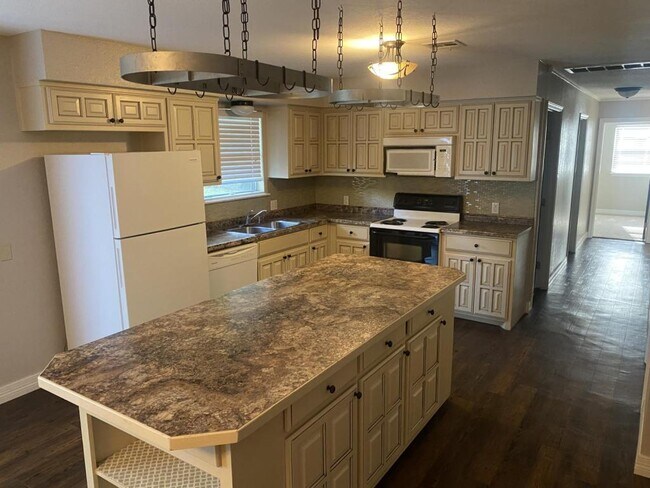 Foto del edificio - 1818 W Cedar