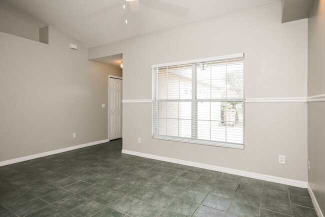 Foto del edificio - 10525 Reagans Run Dr