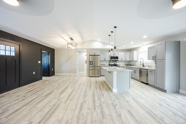 Building Photo - New modern studio with one bath