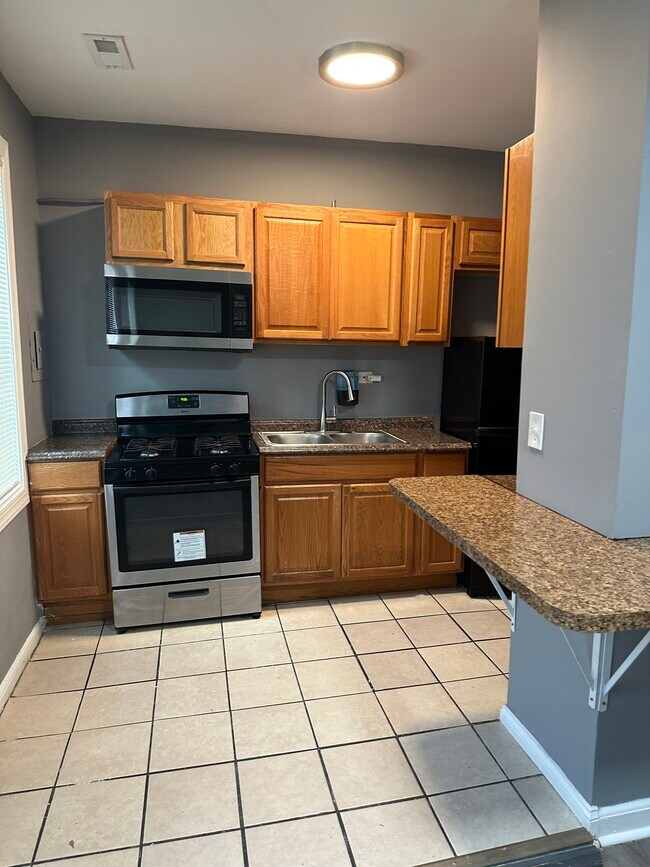 Kitchen - 1155 N Carey St Apartments