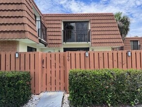 Building Photo - 160 Heritage Way