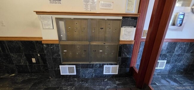 Photo - 3240 Netherland Ave Apartment