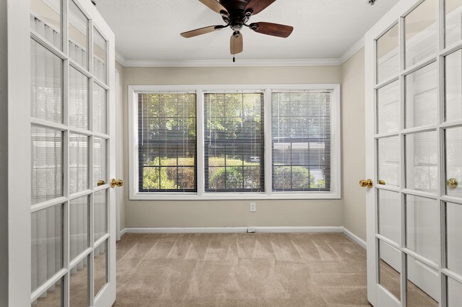 Building Photo - Calibre Lake