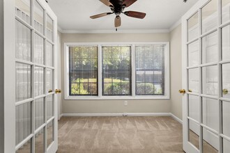 Building Photo - Calibre Lake