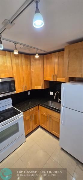 Building Photo - 3930 Crystal Lake Dr