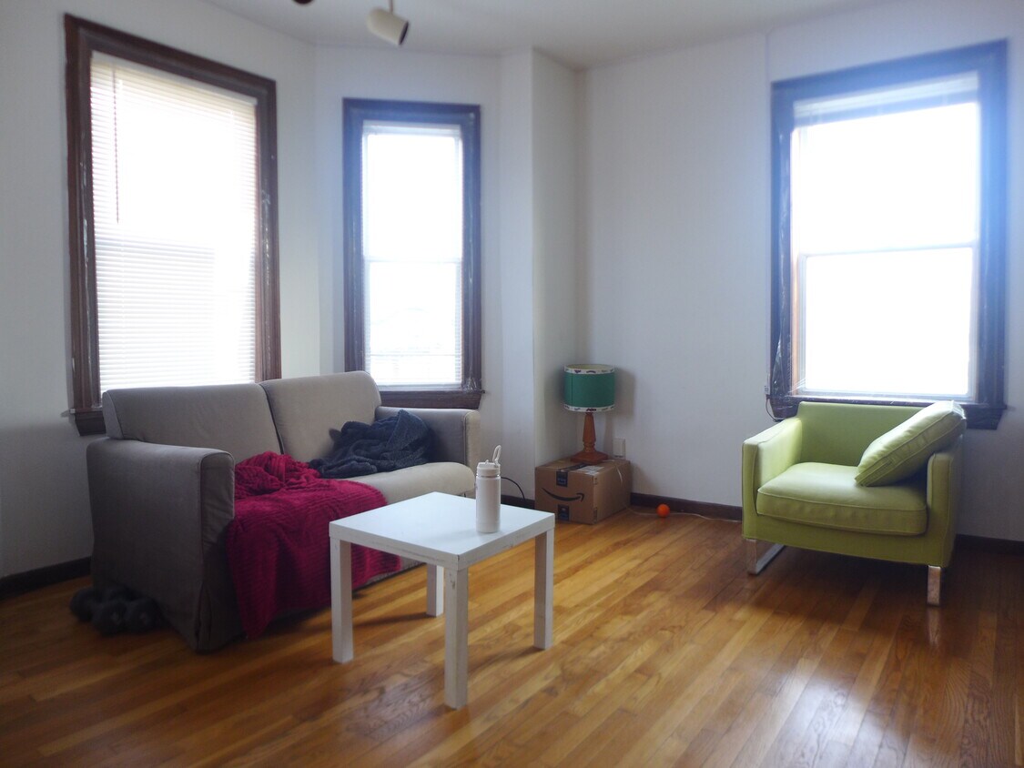 Primary Photo - 114 Sheridan St