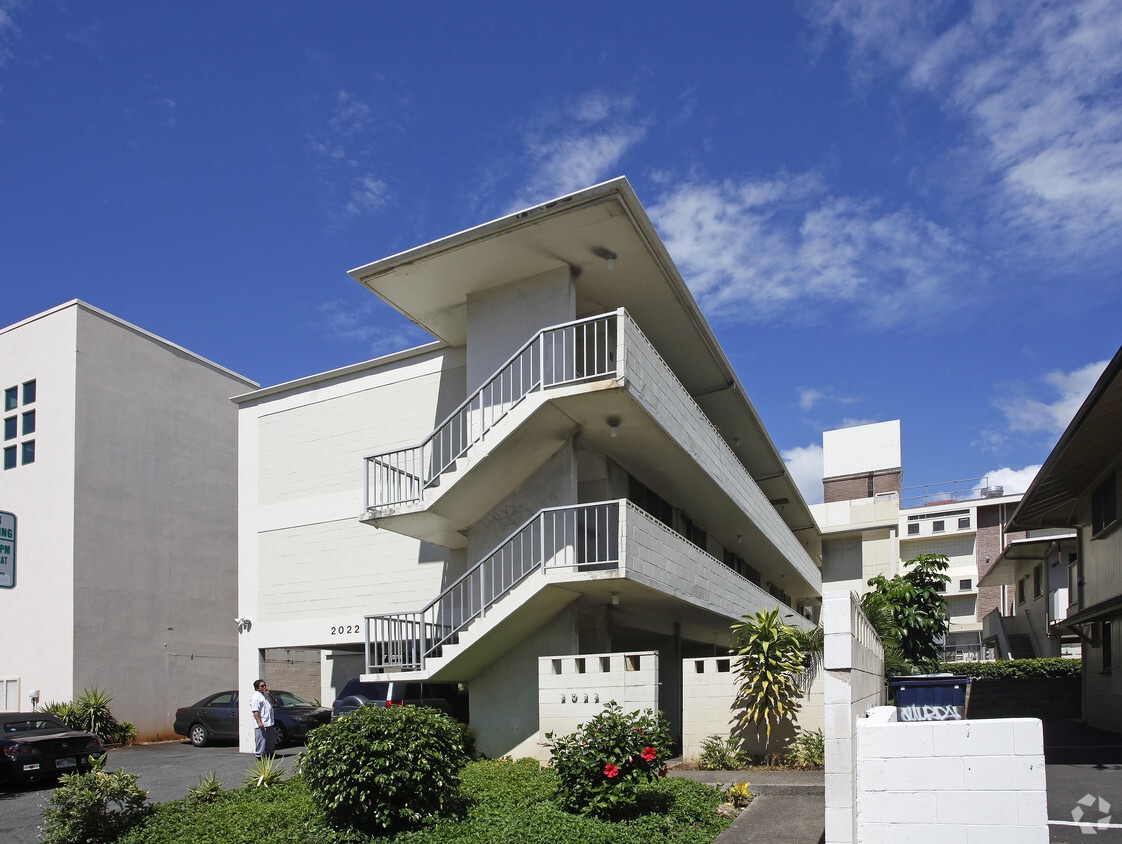 Primary Photo - 2022 Algaroba St