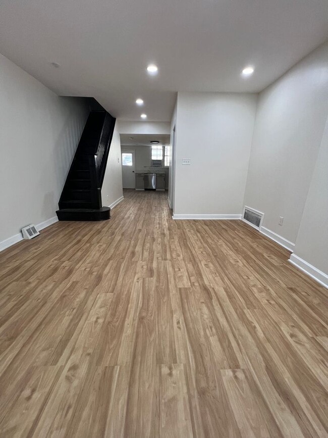 Building Photo - Stunning 2-Bedroom Townhome in Passyunk Sq...