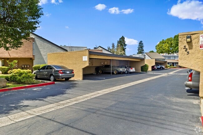Foto del terreno del edificio - 325 Standiford Ave
