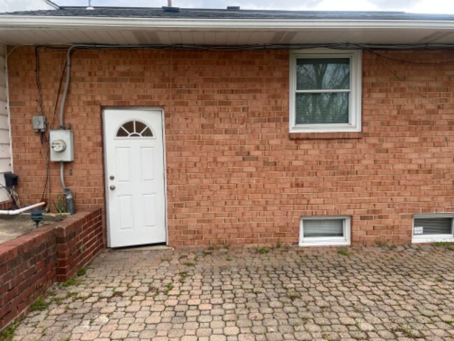 Foto del edificio - 3123 Calverton Blvd