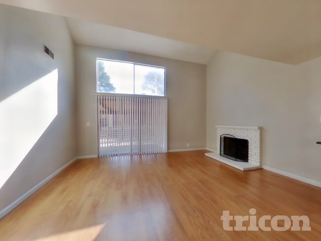 Foto del edificio - 110 Inverness Dr