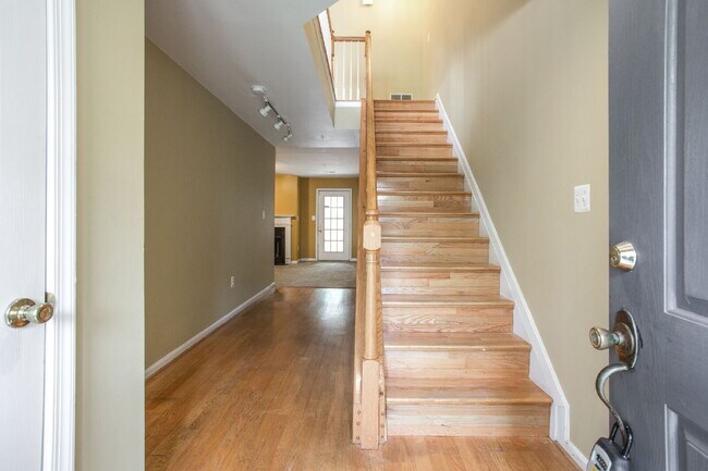 Building Photo - 2252 Commissary Cir