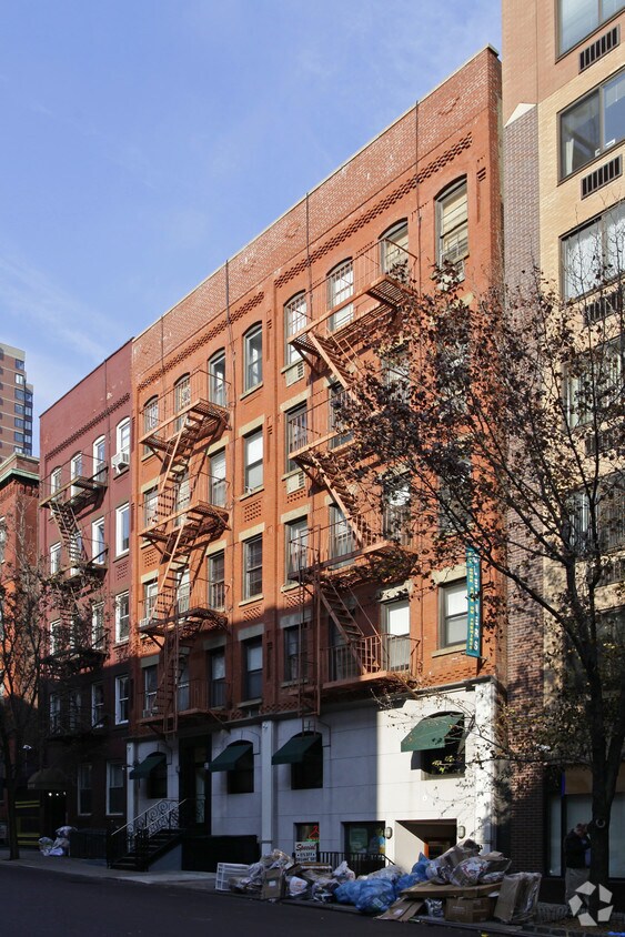 Primary Photo - 347-349 E 61st St