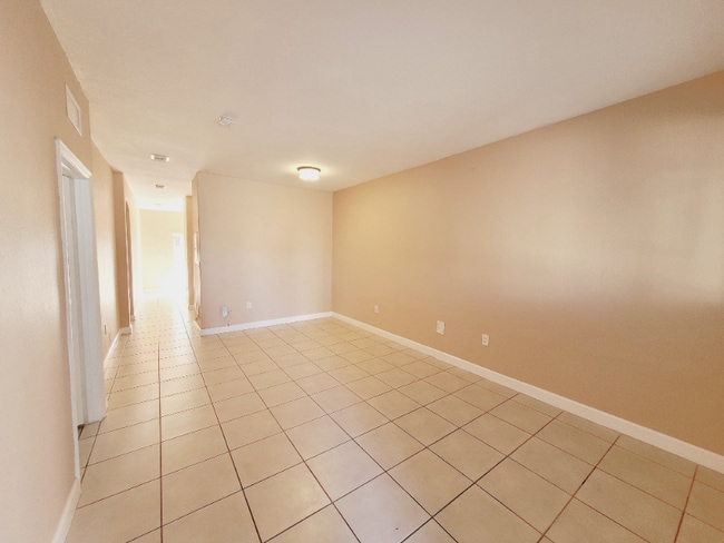 Building Photo - 2903 SW 17th Ave