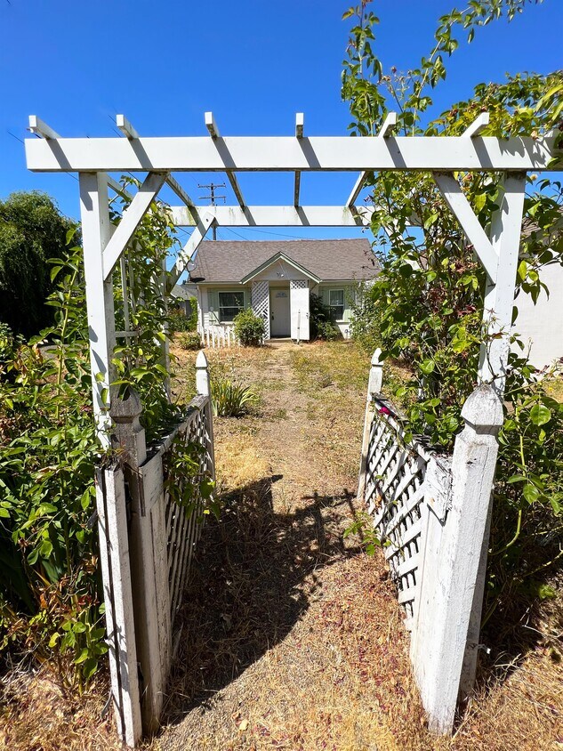 630 W 9th Ave, Junction City, OR 97448 House Rental in Junction City