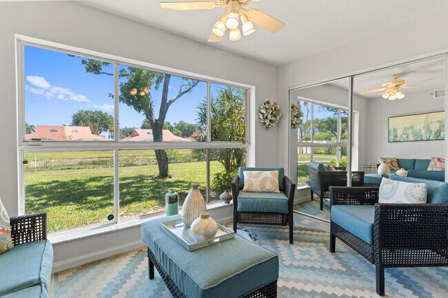 Foto del edificio - 5876 Regal Glen Dr