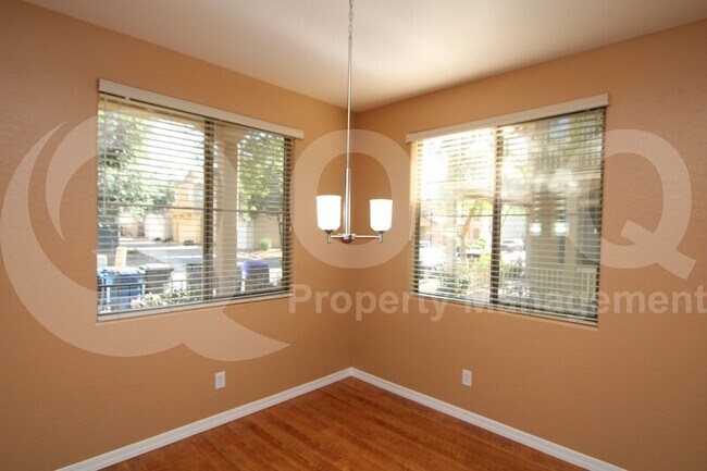Building Photo - 3796 E Santa Fe Ln