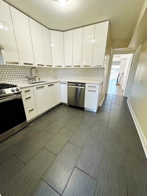 Building Photo - 2049 W Birchwood Ave