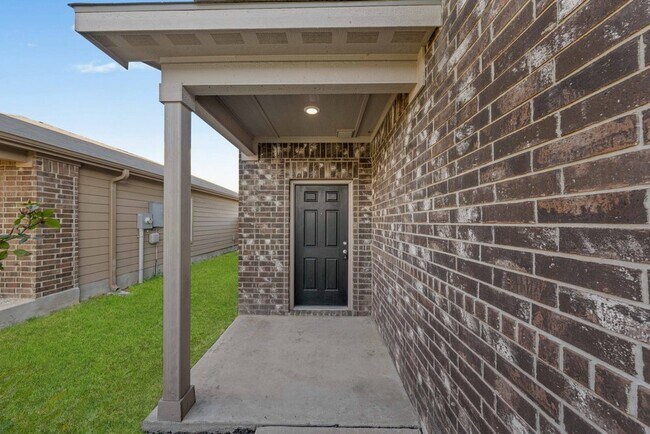 Foto del edificio - Spacious 3-Bed Townhome with Garage & Fenced Yard in New Braunfels – 1,920 Sq Ft!