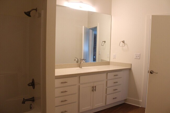Building Photo - Executive Apartment