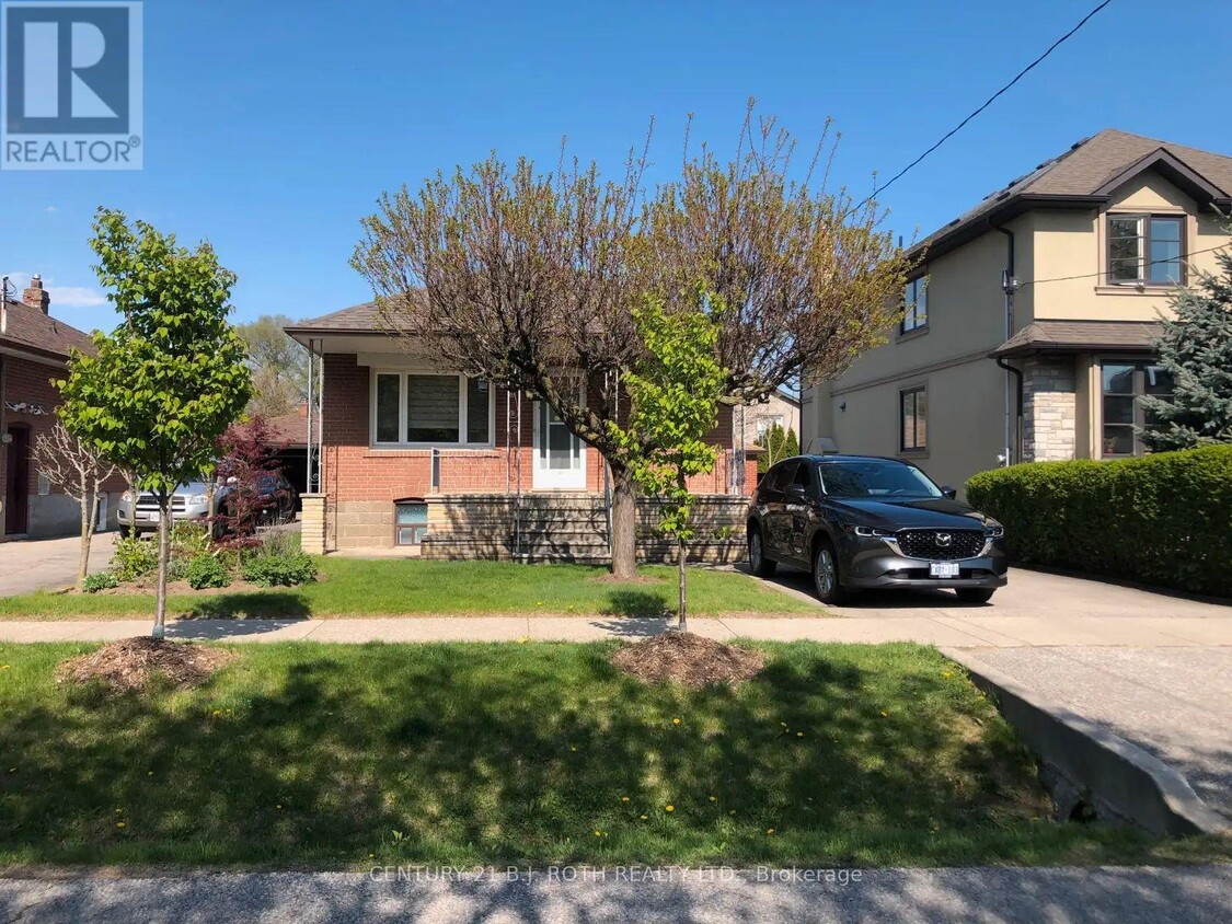Primary Photo - 7 Ashmore Ave