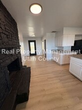 Building Photo - 9580 N Cyn Rd