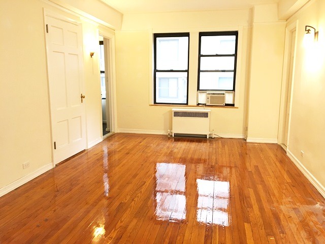 Foto principal - 118 E 28th St