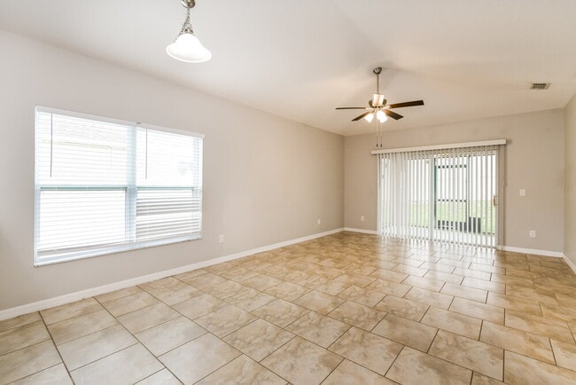 Building Photo - 346 Vitoria Rd