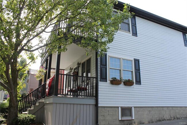 Building Photo - 209 W Main St