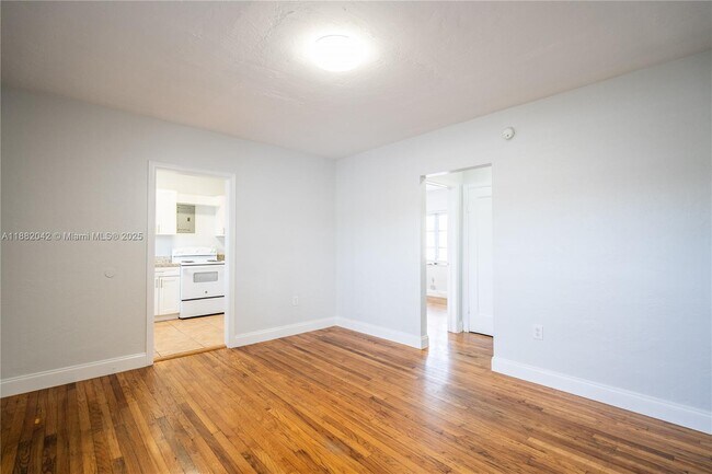 Foto del edificio - 437 NE 82nd St