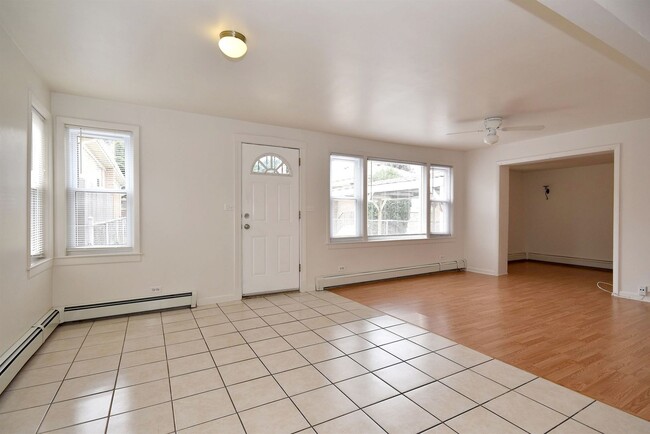 Foto del edificio - 5151 N McVicker Ave