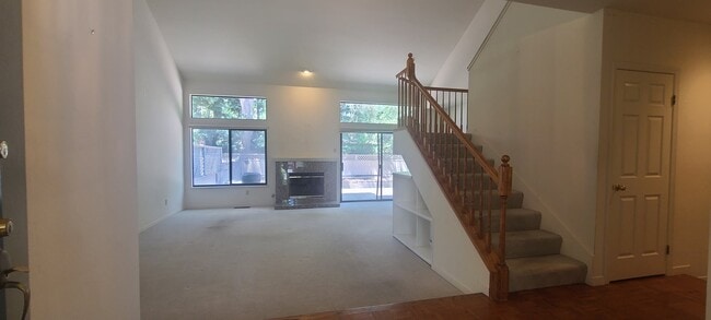Building Photo - 211 Kingswood Ct