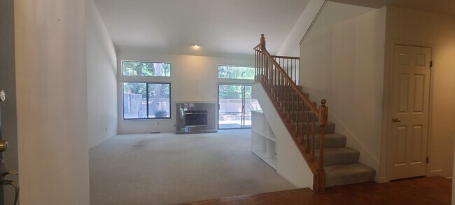 Foto del edificio - 211 Kingswood Ct
