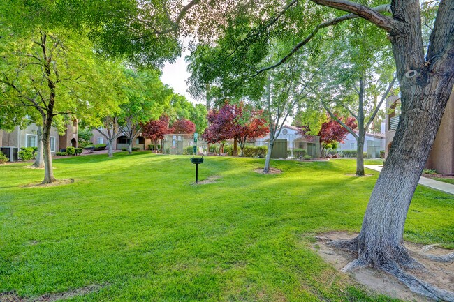 Foto del edificio - BEAUTIFUL 1 BEDROOM, 1 BATH CONDO!