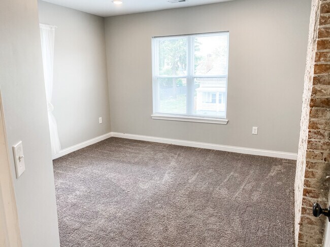 Master Bedroom - 215 Avondale Ave