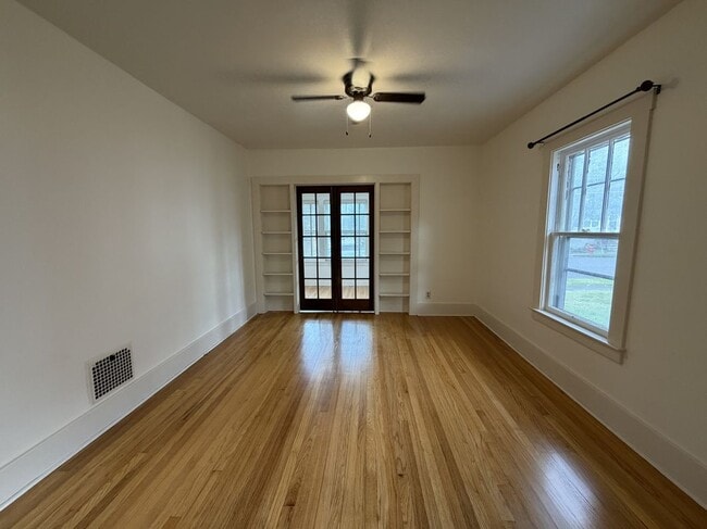 Building Photo - 271 N Collingwood Ave