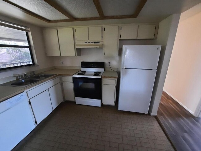 Building Photo - 533 E Curlew Pl