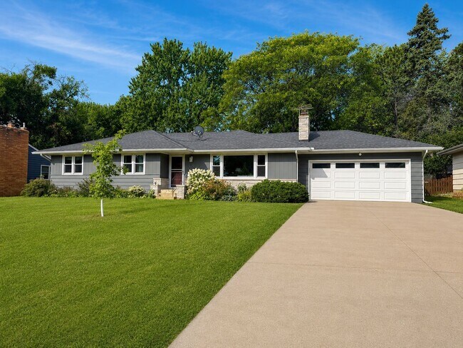 Building Photo - 6116 Zenith Ave S