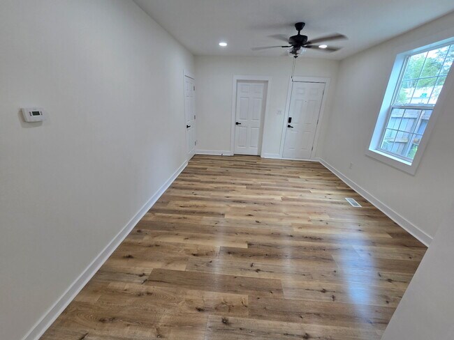 Foto del edificio - 225 E 24th St