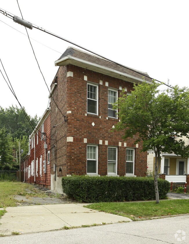 Foto del edificio - 16014 Saranac Rd