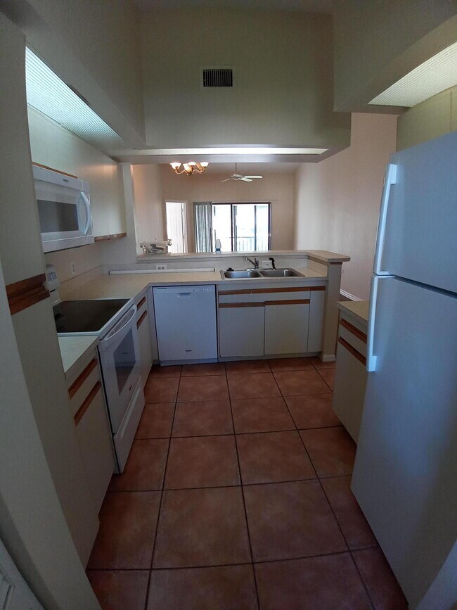 Foto del edificio - 1237 Country Club Dr