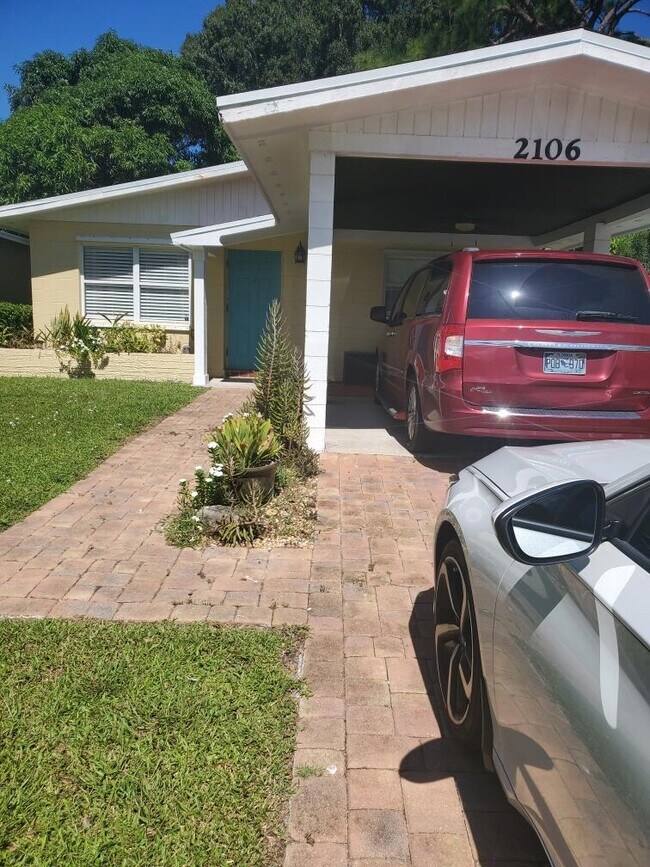 Building Photo - 2106 G Ave