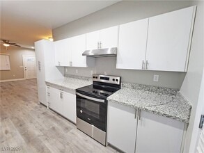 Building Photo - 1111 Sixshooter Ave